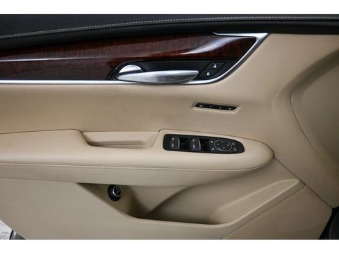 Used 2018 Cadillac XT5 Luxury w/ Driver Awareness Package FWD image 10