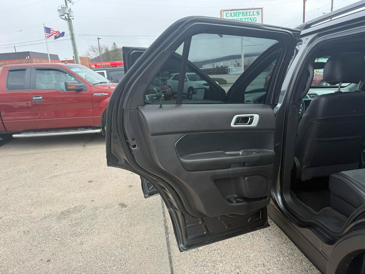 Used 2015 Ford Explorer XLT w/ Equipment Group 202B AWD/4WD image 26