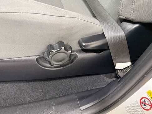 Certified 2018 Toyota Tacoma SR5 AWD/4WD image 14