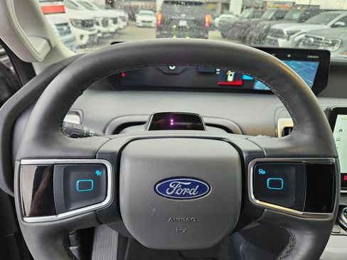 Used 2025 Ford Expedition Active AWD/4WD image 24