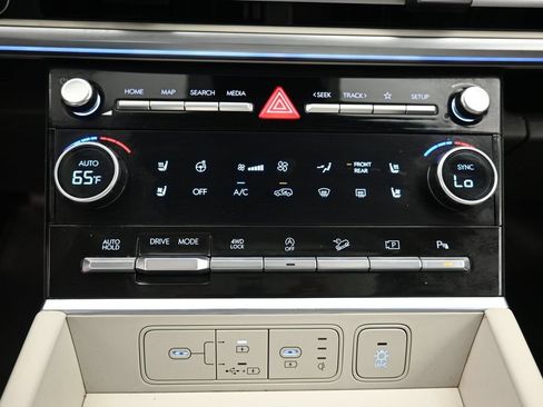 Used 2024 Hyundai Santa Fe Limited AWD/4WD image 23