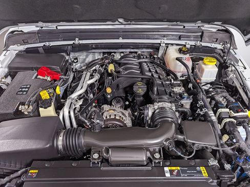 Used 2024 Jeep Gladiator Sport AWD/4WD image 44