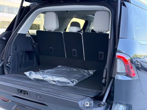 New 2026 Lincoln Navigator Reserve AWD/4WD image 8