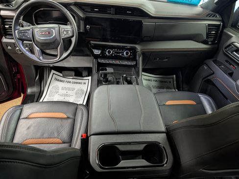 Used 2025 GMC Sierra 1500 AT4 w/ Technology Package AWD/4WD image 17