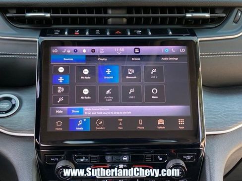Used 2023 Jeep Grand Cherokee Limited w/ Black Appearance Package AWD/4WD image 27