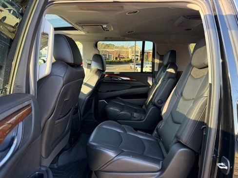 Used 2018 Cadillac Escalade ESV Premium Luxury image 26
