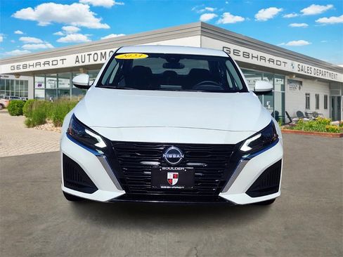 Used 2023 Nissan Altima 2.5 SV image 2