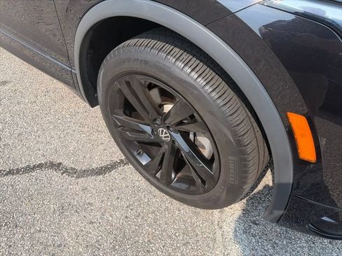 Used 2023 Volkswagen Tiguan SE R-Line AWD/4WD image 9