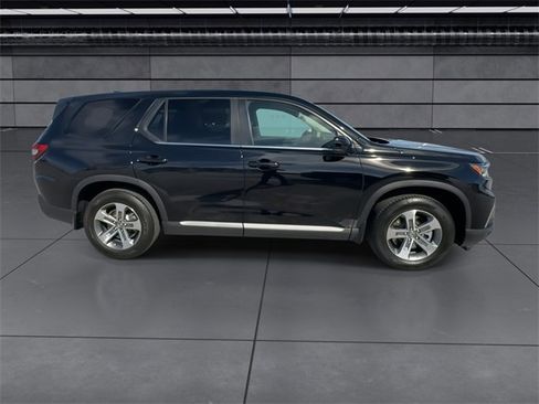 Used 2025 Honda Pilot EX-L image 9