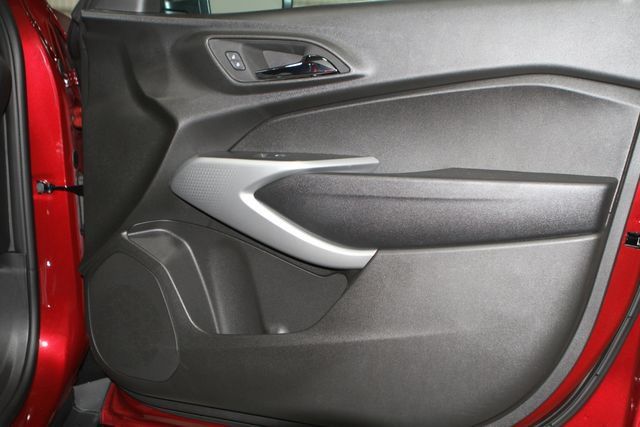 Used 2025 Chevrolet Trax LS w/ LS Convenience Package FWD image 20