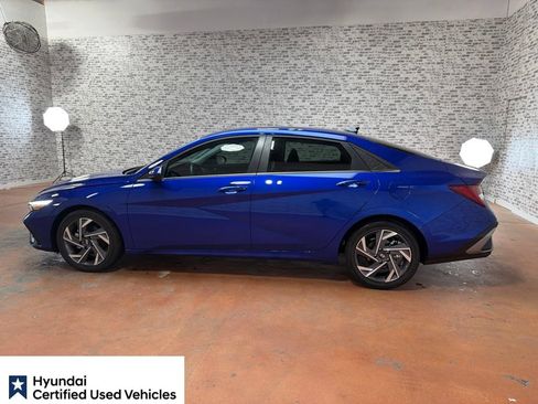 Used 2025 Hyundai Elantra SEL FWD image 4