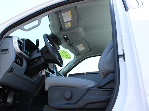 Used 2025 Ford F250 XL w/ XL Chrome Package RWD image 13