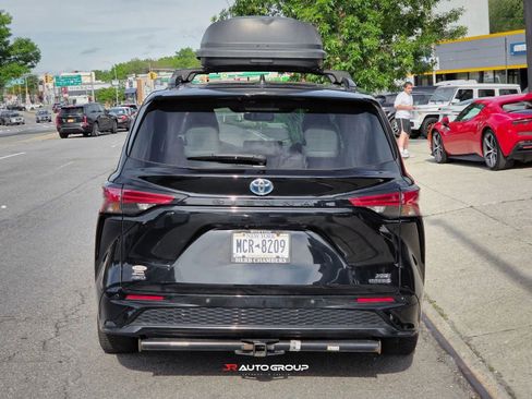 Used 2023 Toyota Sienna XSE AWD/4WD image 7