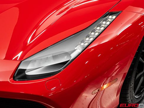 Used 2019 Ferrari 488 GTB RWD image 13