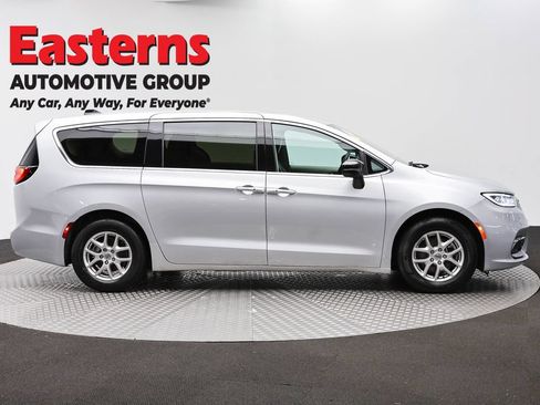Used 2024 Chrysler Pacifica Touring-L FWD image 85
