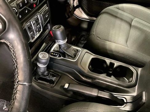 Used 2021 Jeep Gladiator Willys image 15