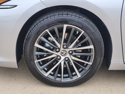 Used 2025 Lexus ES 350 w/ Premium Package FWD image 17