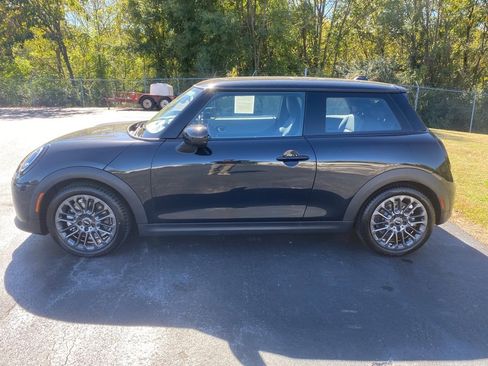 Used 2025 MINI Cooper 2-Door Hardtop image 2