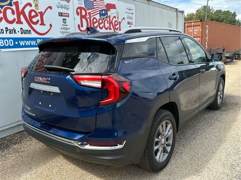 Used 2022 GMC Terrain SLT w/ Infotainment Package II image 3