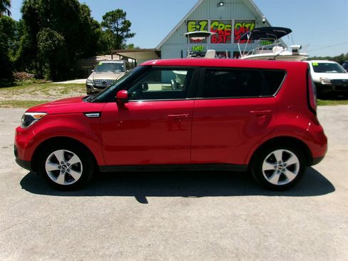 Used 2019 Kia Soul FWD image 1