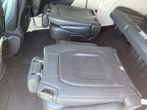 Used 2021 Chrysler Pacifica Touring-L w/ Uconnect Theater Family Group image 34