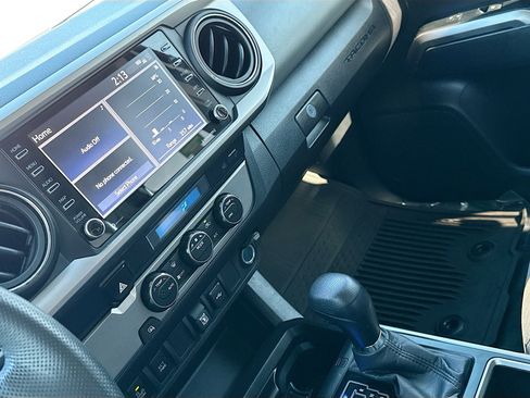 Used 2022 Toyota Tacoma SR5 image 25