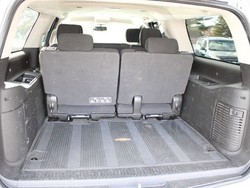 Used 2014 Chevrolet Suburban LS image 23