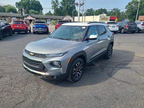 Used 2023 Chevrolet TrailBlazer ACTIV w/ Convenience Package AWD/4WD image 2