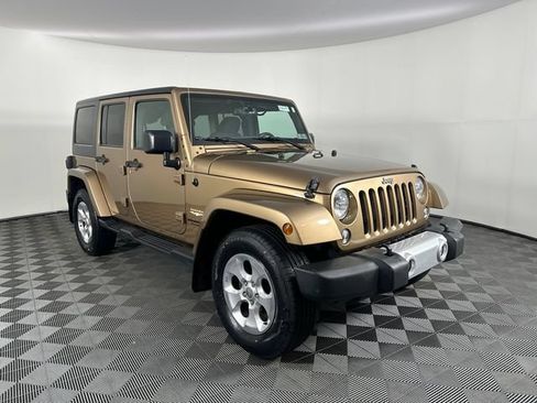 Used 2015 Jeep Wrangler Unlimited Sahara w/ Connectivity Group AWD/4WD image 3