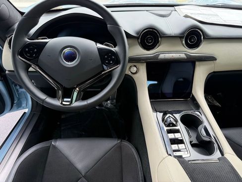 New 2025 Karma Revero Luxury RWD image 18