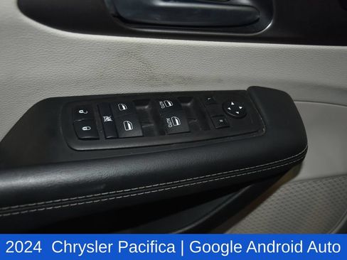 Used 2024 Chrysler Pacifica Touring-L FWD image 23