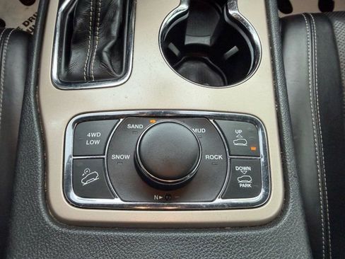 Used 2017 Jeep Grand Cherokee Overland w/ Jeep Active Safety Group AWD/4WD image 16