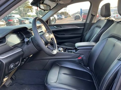 Used 2023 Jeep Grand Cherokee Limited RWD image 7
