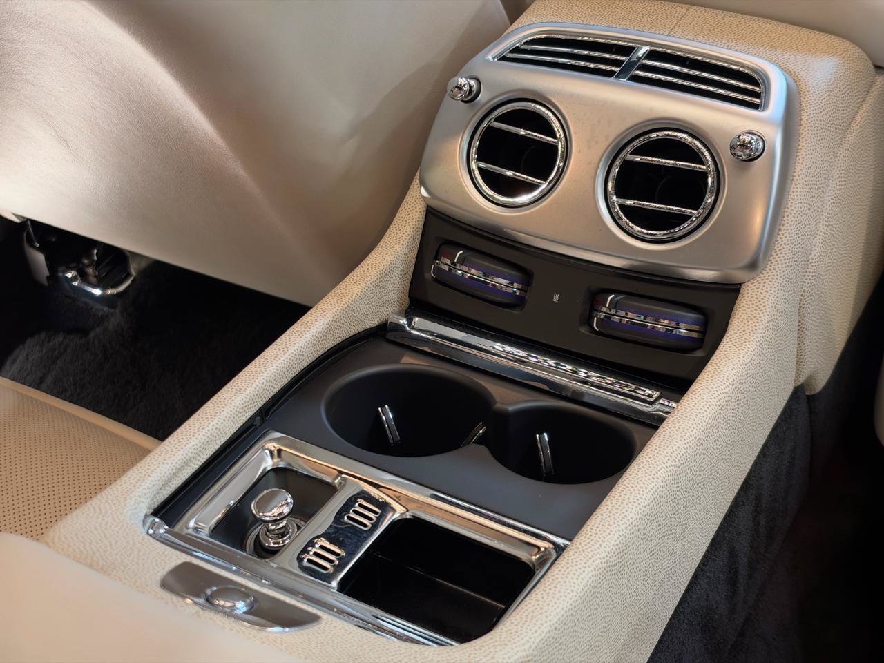 Used 2016 Rolls-Royce Wraith RWD image 29