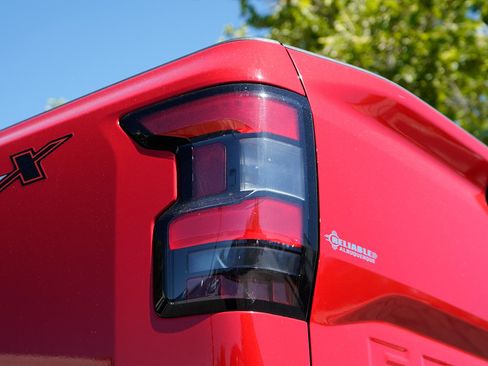 Used 2022 Nissan Frontier Pro-X RWD image 9