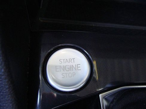 Used 2023 Volkswagen Tiguan SE image 24