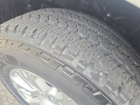 Used 2017 Nissan Titan SV image 31