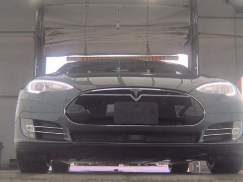 Used 2015 Tesla Model S 85D image 3