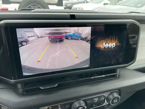 Used 2024 Jeep Wrangler Sport S image 17