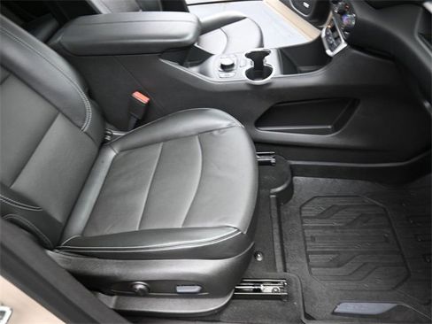 Used 2023 GMC Terrain SLT w/ Infotainment Package II image 26