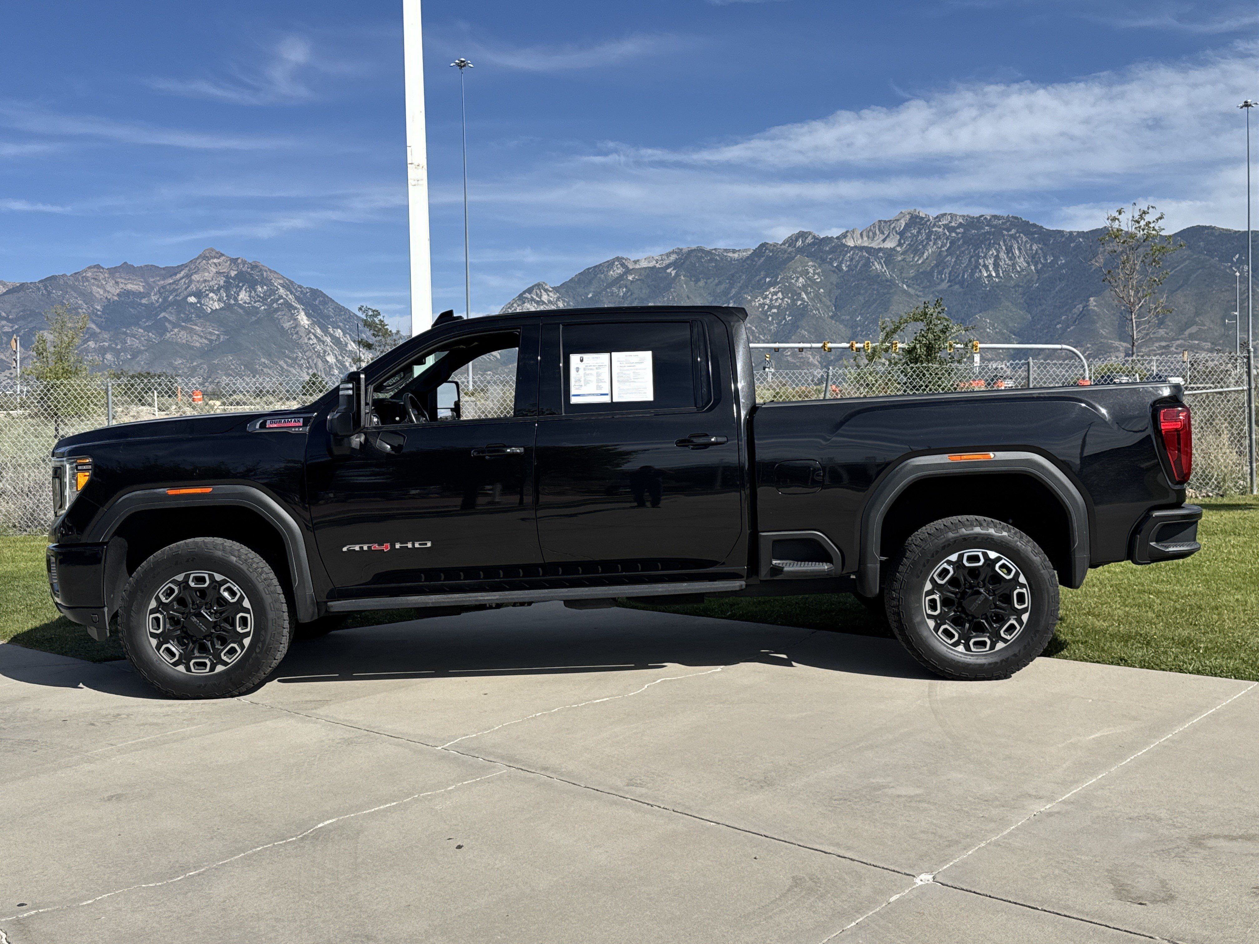 Used 2022 GMC Sierra 3500 AT4 AWD/4WD image 2