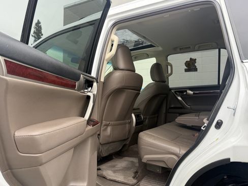 Used 2011 Lexus GX 460 image 16