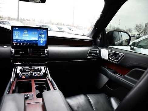 Used 2023 Lincoln Navigator Reserve image 24