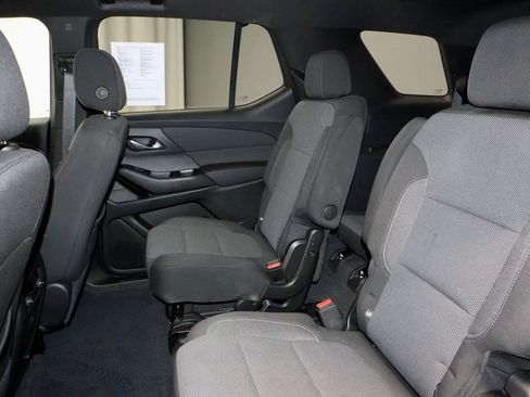 Used 2023 Chevrolet Traverse LT image 21