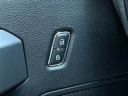 Used 2017 Ford F150 XLT w/ Equipment Group 302A Luxury AWD/4WD image 19