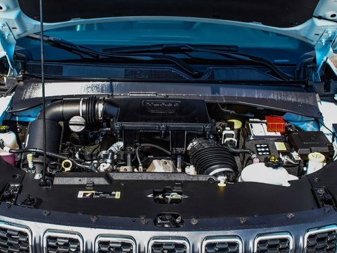 Used 2024 Jeep Compass Latitude image 45