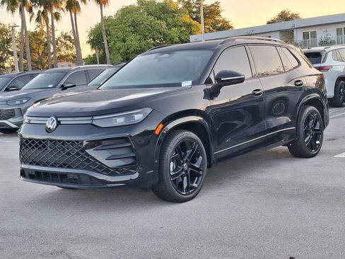 New 2026 Volkswagen Tiguan SE R-Line FWD image 3