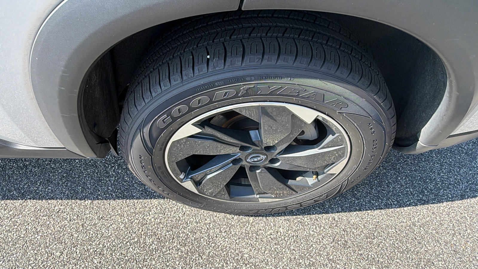 Used 2024 Nissan Rogue SV AWD/4WD image 12