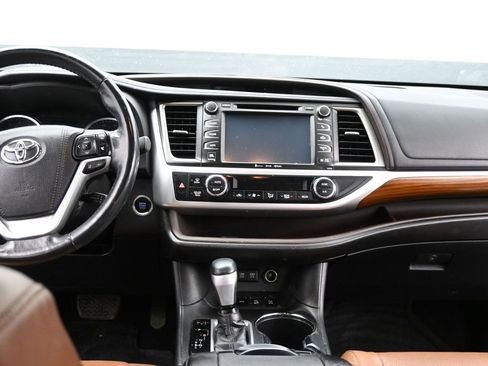 Used 2018 Toyota Highlander Limited Platinum image 27