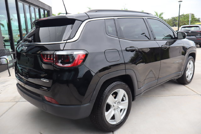 Used 2022 Jeep Compass Latitude FWD image 3